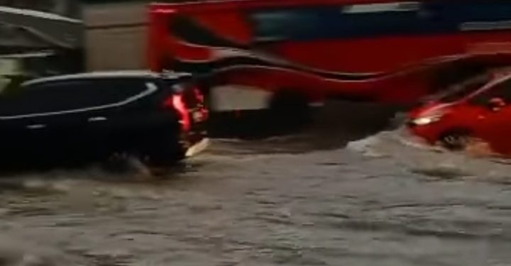 Diguyur Hujan Deras Dua Hari, Ibukota Jawa Tengah Dikepung Banjir