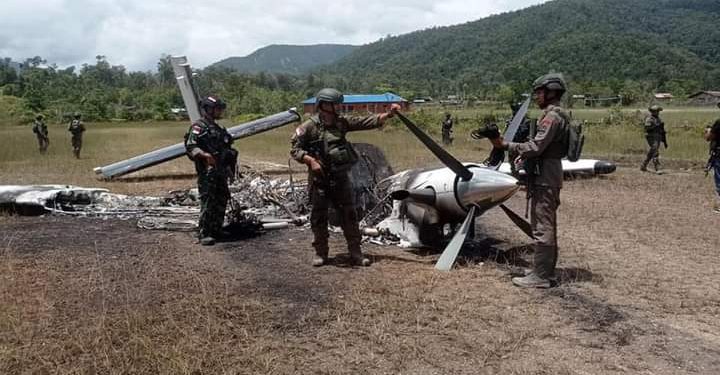 OPS Damai Cartenz Olah TKP Pembakaran Pesawat Susi Air yang Dibakar KKB di Paro