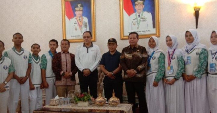 Gubernur Jambi Sambut 9 Siswa Peraih Medali Emas Tingkat Dunia Kompetisi Inovasi Pelajar