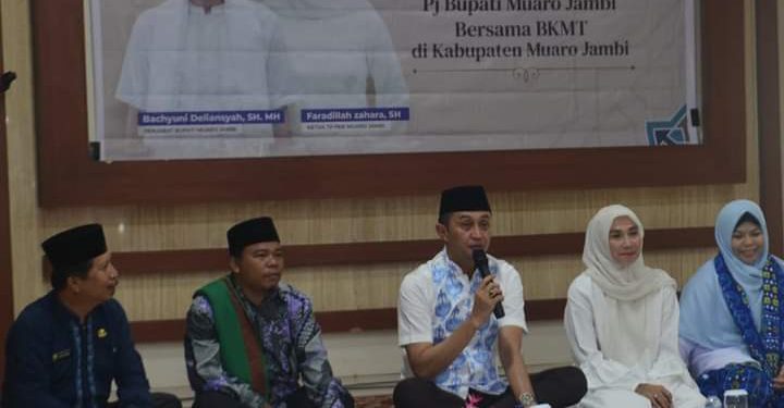 PJ Bupati Muaro Jambi Dan Ketua TP PKK Hadiri Pengajian Rutin BKMT