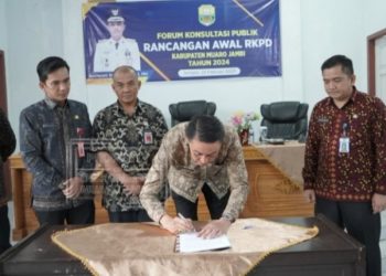 PJ Bupati Muarojambi Membuka Acara Forum Konsultasi Publik 