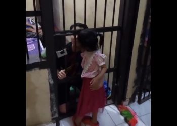 Haru, Ayah Peluk Putri Kecilnya dari Balik Jeruji Besi, Petugas Polsek Maro Sebo Bukakan Pintu Sel