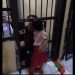 Haru, Ayah Peluk Putri Kecilnya dari Balik Jeruji Besi, Petugas Polsek Maro Sebo Bukakan Pintu Sel