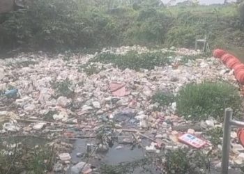 Tumpukan Sampah Memenuhi Kawasan Wisata Danau Sipin 