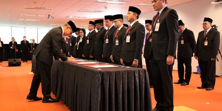 Perkuat Pelaksanaan Tugas, OJK Lantik 22 Pejabat