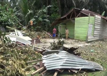 239 Rumah Warga di Sungai Bahar Porak-poranda Dihantam Puting Beliung