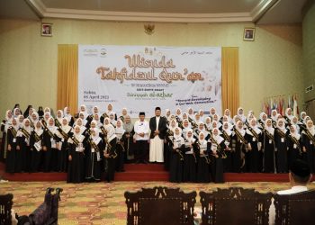 Gubernur Jambi Berikan Hadiah Umroh Gratis Kepada Orang Tua Hafidz 