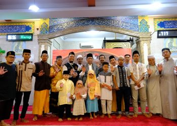 Wagub Abdullah Sani Berikan Santunan 500 Anak Yatim dan Dhuafa di 5 Tahun Pejuang Subuh 