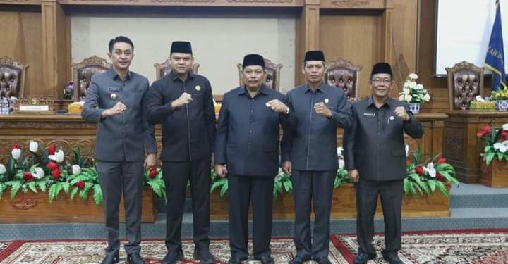 PJ Bupati Hadiri Rapat Paripurna DPRD Muaro Jambi Penyampaian Rekomendasi LKPJ Tahun Anggaran 2022