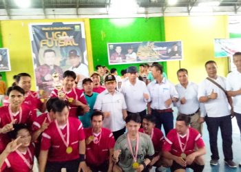 May Day, Gubernur Al Haris Serahkan Piala Lomba Futsal Liga Futsal Serikat Buruh se-Provinsi Jambi