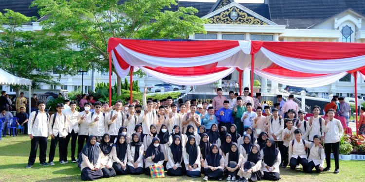 Gubernur Jambi Al Haris Pimpin Upacara Hardiknas dan Otonom Daerah Tahun 2023