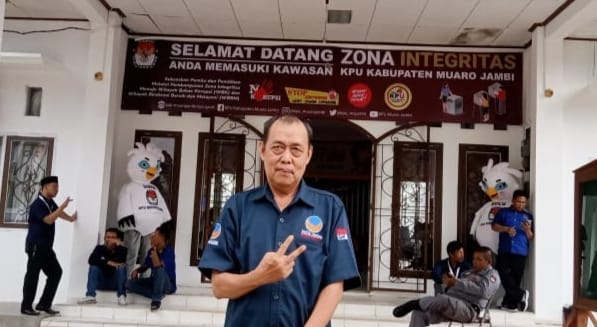 Amradi Caleg Nasdem Daftar ke KPU