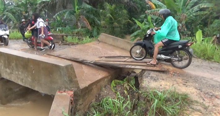 Pj Bachyuni Didesak Perbaiki Jembatan Rusak, Warga: Saro Kami, Jangan Nunggu Tahun Depan Baru Dibangun