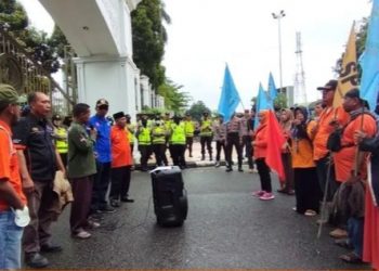 May Day, Partai Buruh Gelar Demo di Depan Kantor Gubernur Jambi 