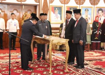 Gubernur Al Haris Lantik 13 Pejabat Eselon II Pemprov Jambi 