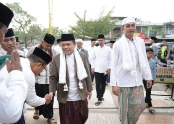 Bachyuni Deliansyah Dampingi Gubernur Al Haris Sholat Idul Adha di Sengeti 
