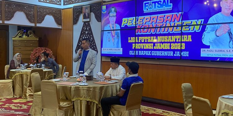 Gubernur Al Haris Lepas Tim Futsal Jambi yang Akan Bertanding di Liga Futsal Nusantara 