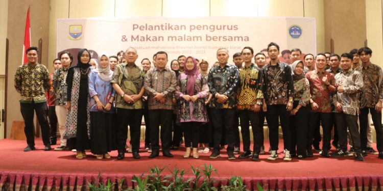 Al Haris Kukuhkan Pengurus Persatuan Mahasiswa Jambi-Sumbar (Permaja)