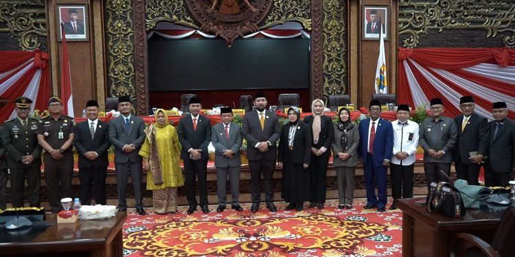 Gubernur Al Haris Hadiri Pengucapan Sumpah Janji Anggota DPRD Jambi Penggantian Antar Waktu 