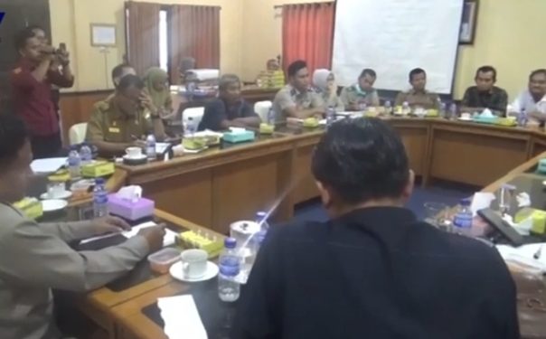 Ratusan Warga Gambut Jaya Geruduk Gedung DPRD Muaro Jambi