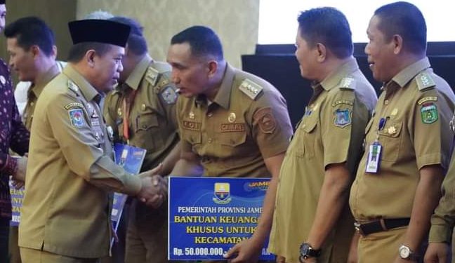 Gubernur Al Haris Ingatkan Camat “Jangan Ada Daerah Yang Tidak Tersentuh Pembangunan”