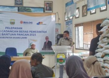 Sekda Muaro Jambi Hadiri Penyaluran Cadangan Beras Pemerintah Bantuan Pangan 2023