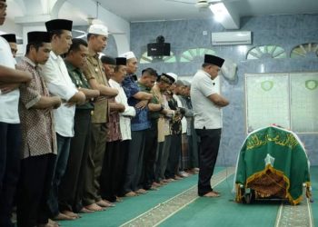Pj Bupati Muaro Jambi Takziah Wafatnya Ibunda Sekda Budhi Hartono 