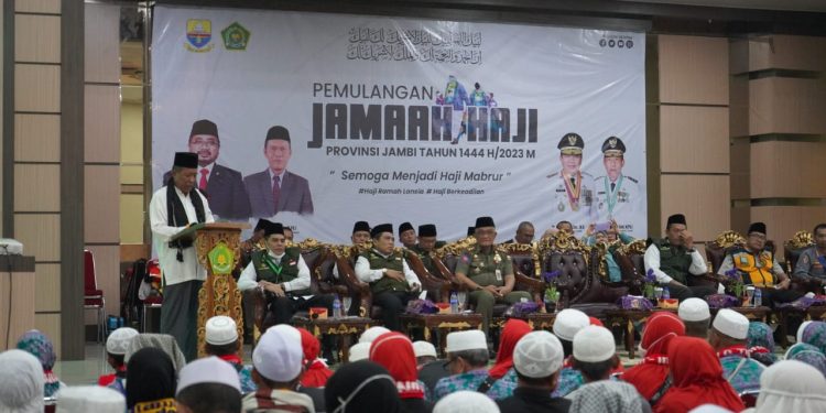 Wagub Sani Sambut Kepulangan 372 Jemaah Haji Jambi Kloter Pertama