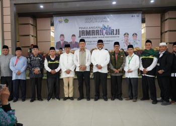 Sekda Sudirman Sambut Kedatangan Jemaah Haji Jambi Kloter BTH 22