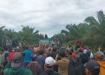 Tiga Hari Menduduki Pintu Eks PT. RKK, 4 KTH Masih Dihalangi Kepolisian