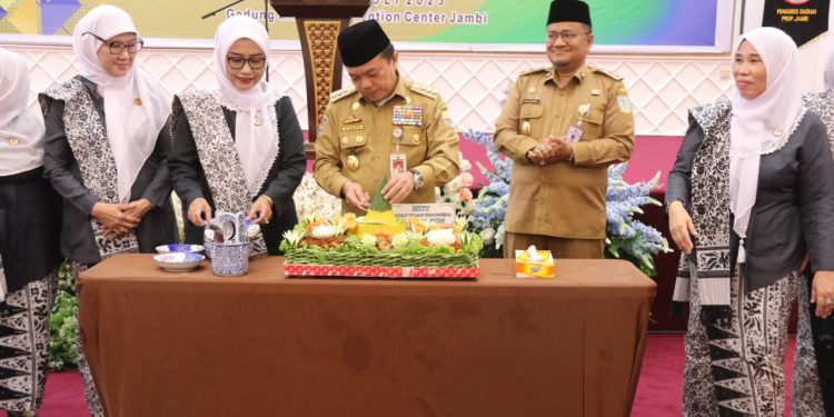 Gubernur Al Haris Kukuhkan 80 Bidan Delima Provinsi Jambi 