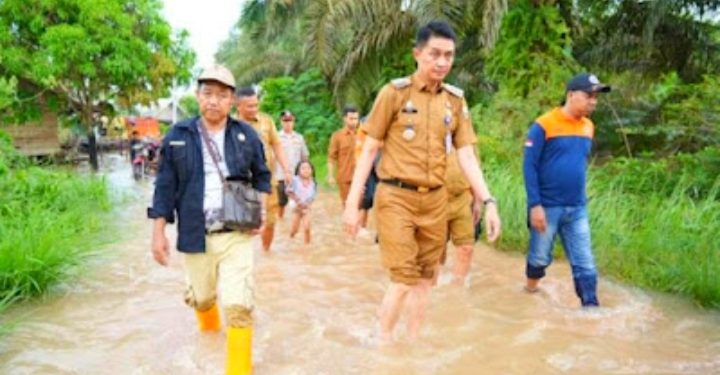 PJ Bupati Muaro Jambi Tinjau Lokasi Banjir di Sungai Gelam