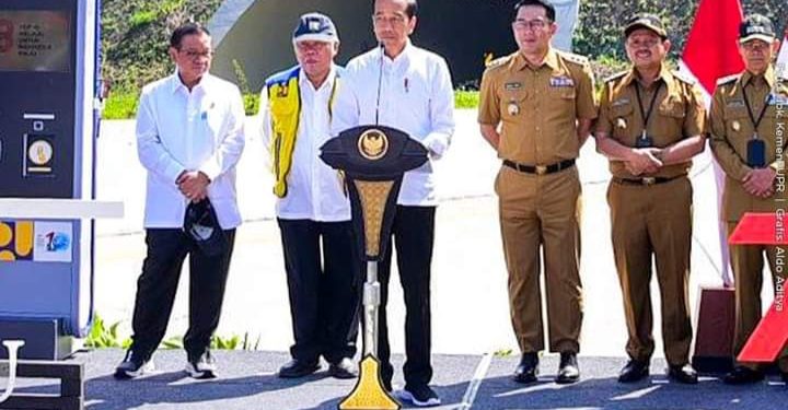 Jokowi Resmikan Jalan Tol Cisumdawu di Jawa Barat 