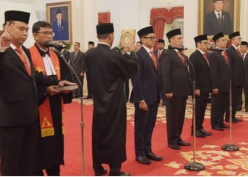 Jokowi Melantik Menteri dan Wakil Menteri Hari Ini di Istana Negara 
