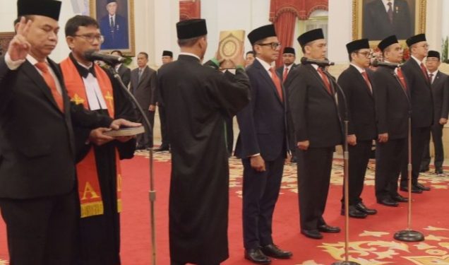 Jokowi Melantik Menteri dan Wakil Menteri Hari Ini di Istana Negara 