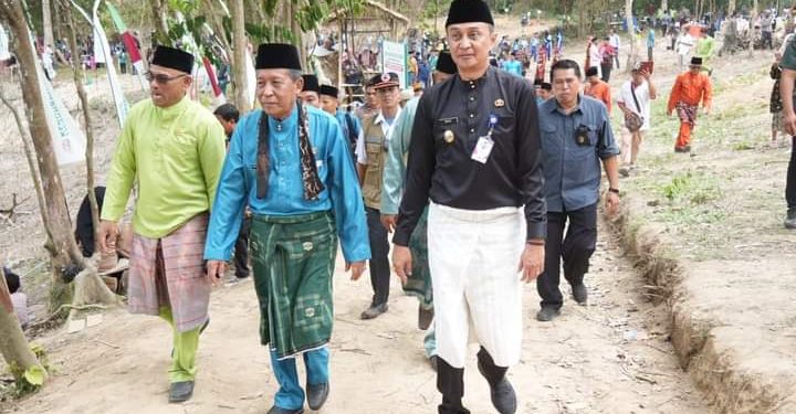 PJ Bupati Muaro Dampingi Wagub Abdullah Sani Ikuti Festival Susur Sungai Lubuk Guci Emas Bebiduk Besamo
