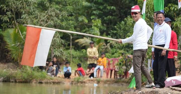 Pj Bupati Muaro Jambi Membuka Lomba Perahu di Tangkit