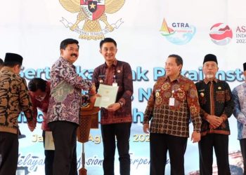 Menteri ATR/BPN Hadi Tjahjanto Serahkan Sertifikat Hak Pakai Candi Muaro Jambi Seluas 97,2 Hektar