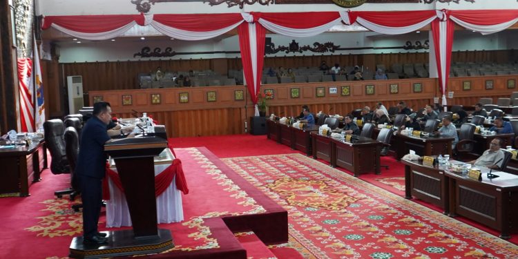 Gubernur Al Haris Sampaikan Jawaban Pemerintah Terhadap Pemandangan Umum Fraksi-fraksi DPRD Provinsi Jambi
