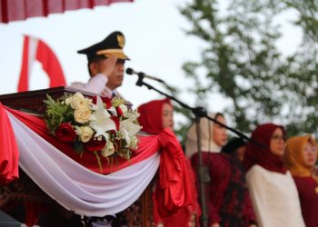 Gubernur Al Haris Pimpin Upacara Penurunan Sang Saka Merah Putih 