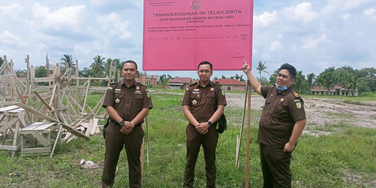 Kejari Batanghari Sita Aset Tanah Senilai 4 Miliar di Kumpeh Ulu 