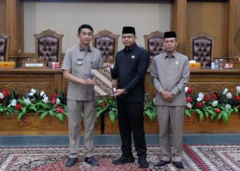 PJ Bupati Muaro Jambi Hadiri Paripurna Ranperda APBD Tahun 2024