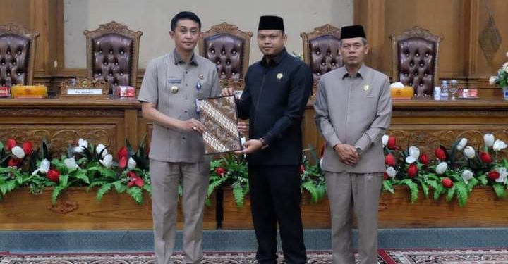 PJ Bupati Muaro Jambi Hadiri Paripurna Ranperda APBD Tahun 2024