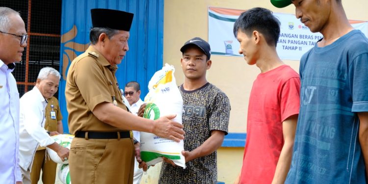 Wagub Sani Launching Penyaluran Bantuan Pangan Cadangan Beras Pemerintah