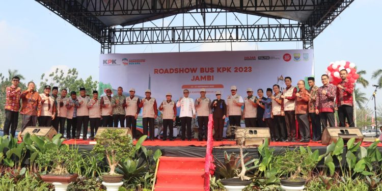 Gubernur Al Haris: Roadshow Bus KPK Sarana Pendidikan Anak Jambi