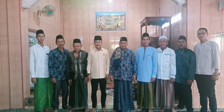 Ustad Kholil Ceramah di Senawar Jaya, Dihadiri Ketua DPRD Muba dan Ratusan Jamaah 