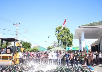 Kejari Sungai penuh Musnahkan Barang Bukti Minuman Keras Beralkohol