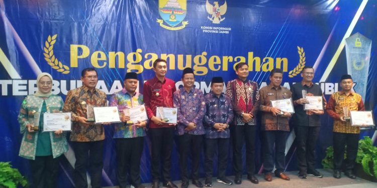 KI Provinsi Jambi Menggelar Malam Penganugrahan Keterbukaan Informasi Publik Tahun 2023