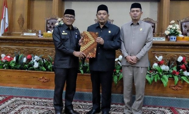 Junaidi Pimpin Paripurna Ranperda Inisiatif DPRD Muaro Jambi 