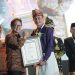Pj Bupati Muaro Jambi Menerima Penghargaan Swasti Saba Padapa Kabupaten/Kota Sehat Tahun 2023